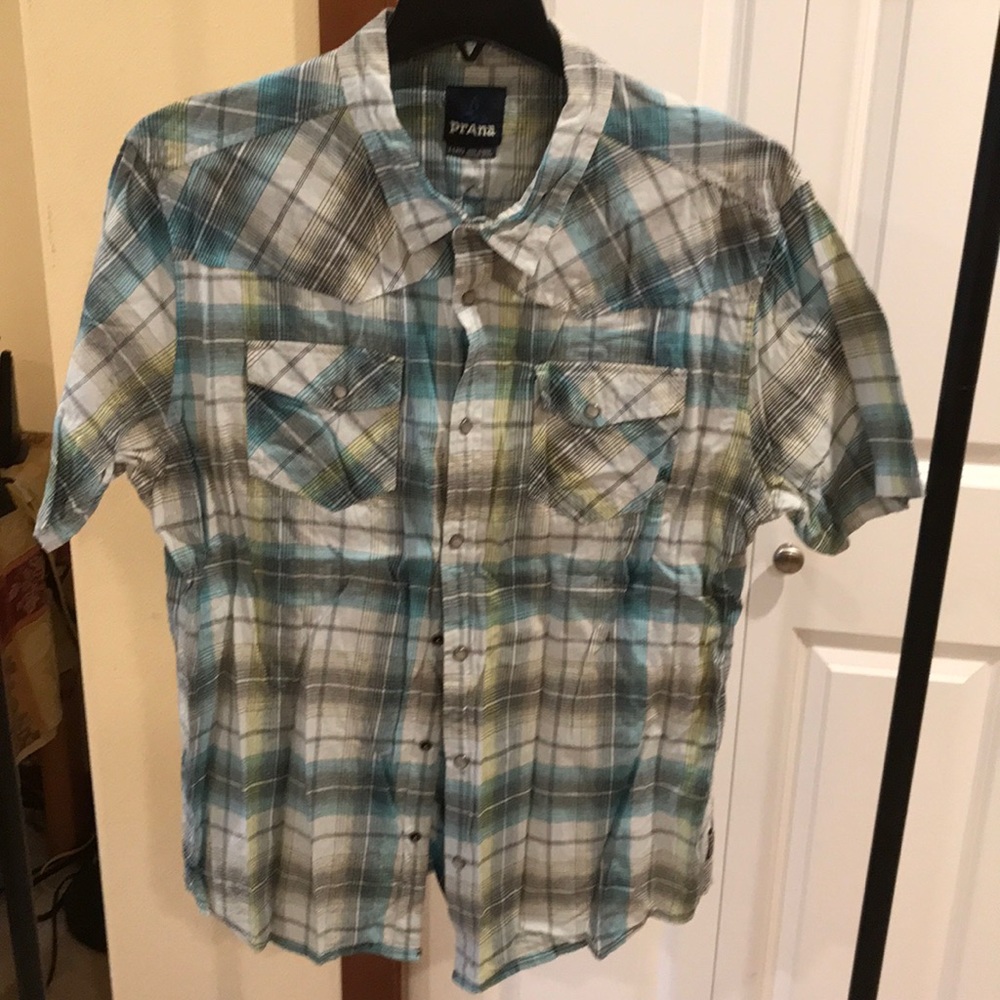 Prana Mens shirt sleeve shirt.
